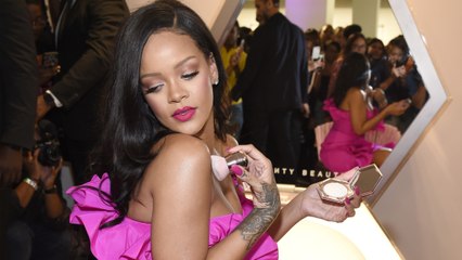 Rihanna : elle poursuit son père en justice !