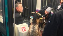 Un SDF vole deux chèvres et un bouc et les balade dans le métro