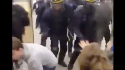 "Gilets jaunes" : les CRS ont-ils vraiment frappé des adolescents samedi 1er décembre ?