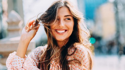 L'huile de ricin : la solution pour des cheveux sains qui poussent plus vite