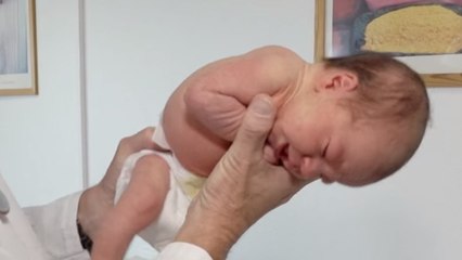 Parents : il existe des techniques magiques de tenir votre nouveau né pour qu'il arrête de pleurer