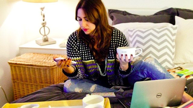 Rester au lit à ne rien faire est noble, juste et productif : ne rien foutre est maintenant le mood à adopter !