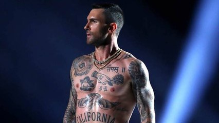 Adam Levine torse-nu enflamme le Super Bowl (VIDEO)