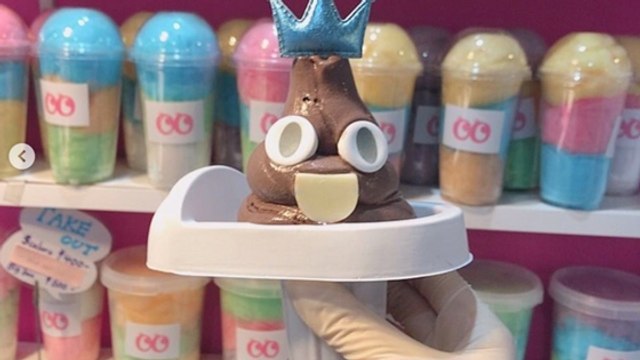 Nouvelle tendance WTF : la glace en forme d'emoji crotte fait un carton