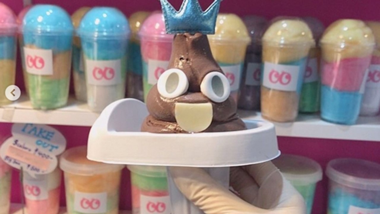 Nouvelle tendance WTF : la glace en forme d'emoji crotte fait un carton