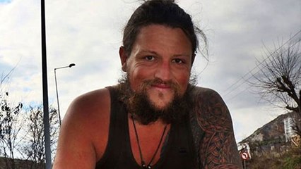 Cet homme fait le tour du monde à vélo… avec un animal inattendu comme compagnon !