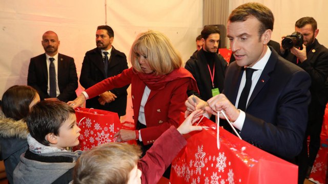 Pourquoi Emmanuel et Brigitte Macron ont délocalisé le Noël de l'Elysée cette année