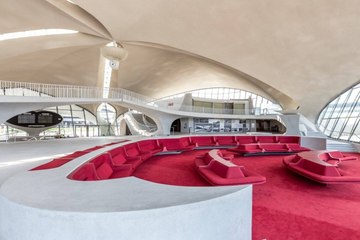 Insolite : ce terminal d'aéroport a été transformé en un hôtel rétro