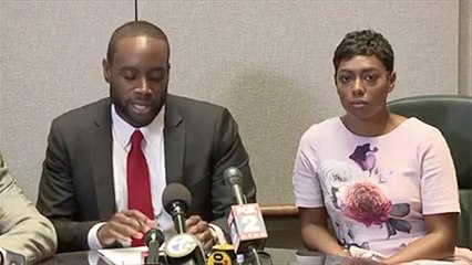 Une femme noire forcée de laisser sa place à deux hommes blancs (vidéo)