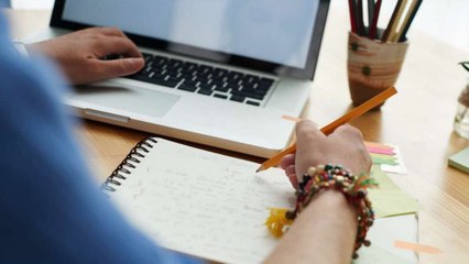 Les chansons de Booba et d'Aya Nakamura peuvent vous aider à réviser !