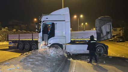 Gizli buzlanma zincirleme kazaya neden oldu, 25 araç çarpıştı