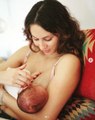 Troian Bellisario (Pretty Little Liars) casse les tabous sur l'allaitement avec une photo 
