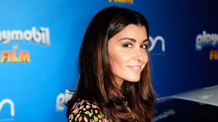 Jenifer : elle ose le mini short en plein concert ! (Vidéo)