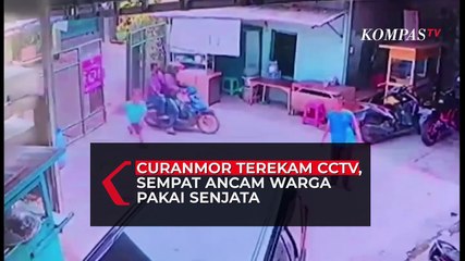 Aksi Curanmor Terekam CCTV, Ancam Warga Pakai Senjata!