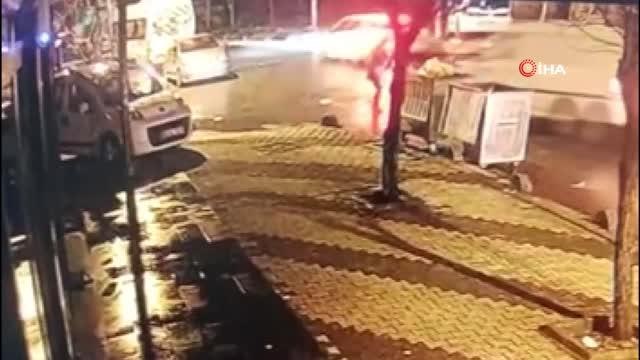 Yolun karşısına geçmek isteyen kadına minibüs çarptı... Sürücü yaralı kadına birkaç saniye bakıp kaçtı