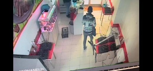 ARNAVUTKÖY'DE ÇİĞKÖFTECİDEKİ SADAKA KUTUSUNU ÇALDI