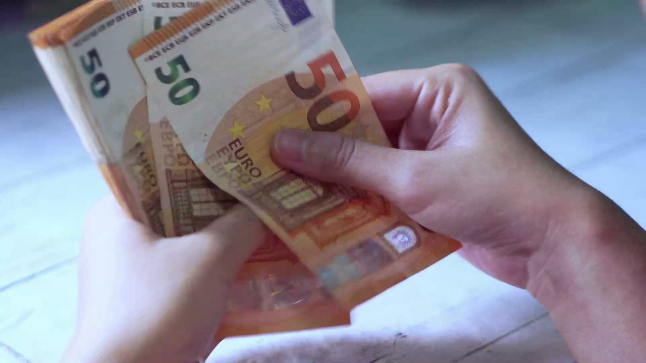 Prime de Noël : pourra-t-on en profiter malgré le reconfinement ?