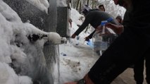 Uludağ’da metrelerce su kuyruğu: Saatlerce dondurucu soğukta bekliyorlar