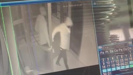 BÜYÜKÇEKMECE'DE HIRSIZLAR UYANAN ÇOCUĞU UYUTUP BİLGİSAYARINI ÇALDILAR