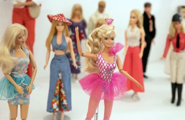Cette barbie "magique" qui change de couleur, déjà en rupture de stock 2 mois avant Noël ! (VIDÉO)