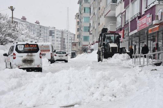 BİTLİS'TE 250 KÖY YOLU HALEN ULAŞIMA KAPALI