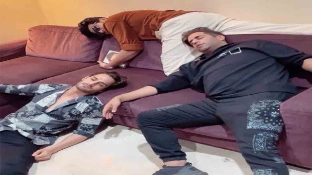 Bigg Boss 15: Umar Riaz, Karan Kundra और Rajiv Video बनाते वक़्त हुए बेहोस? | FilmiBeat