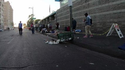 Scandale : un hôpital refuse de la prendre en charge, elle accouche dans la rue