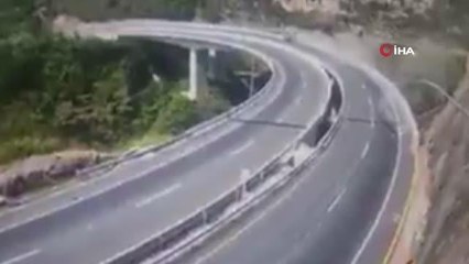 Son dakika gündem: Kolombiya'da yolcu otobüsü devrildi: 6 ölü, 24 yaralı