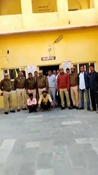 इटावा पुलिस ने 7.900 किलो ग्राम गांजा बरामद किया, दो आरोपी दबोचे