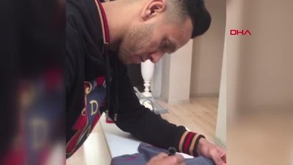 SPOR Beşiktaşlı Josef de Souza'dan sağ ayağını kaybeden Eren'e imzalı forma