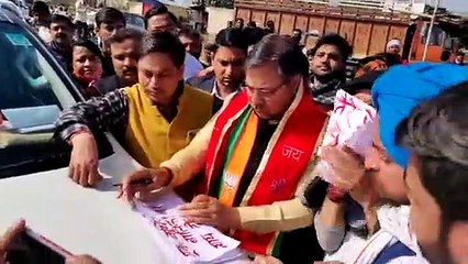 भाजयुमो ने लिखा रक्त से संदेश, पूनियां भी हुए शामिल, देखें वीडियो