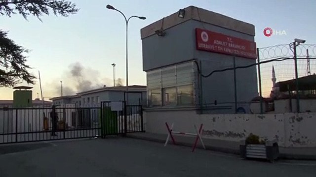 Incêndio em prisão de Istambul leva 20 reclusos para o hospital