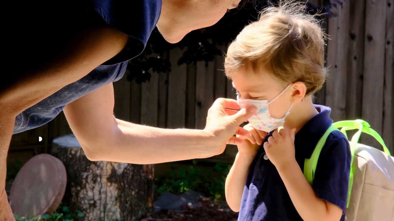Port du masque : l'impact sur les bébés serait lourd !