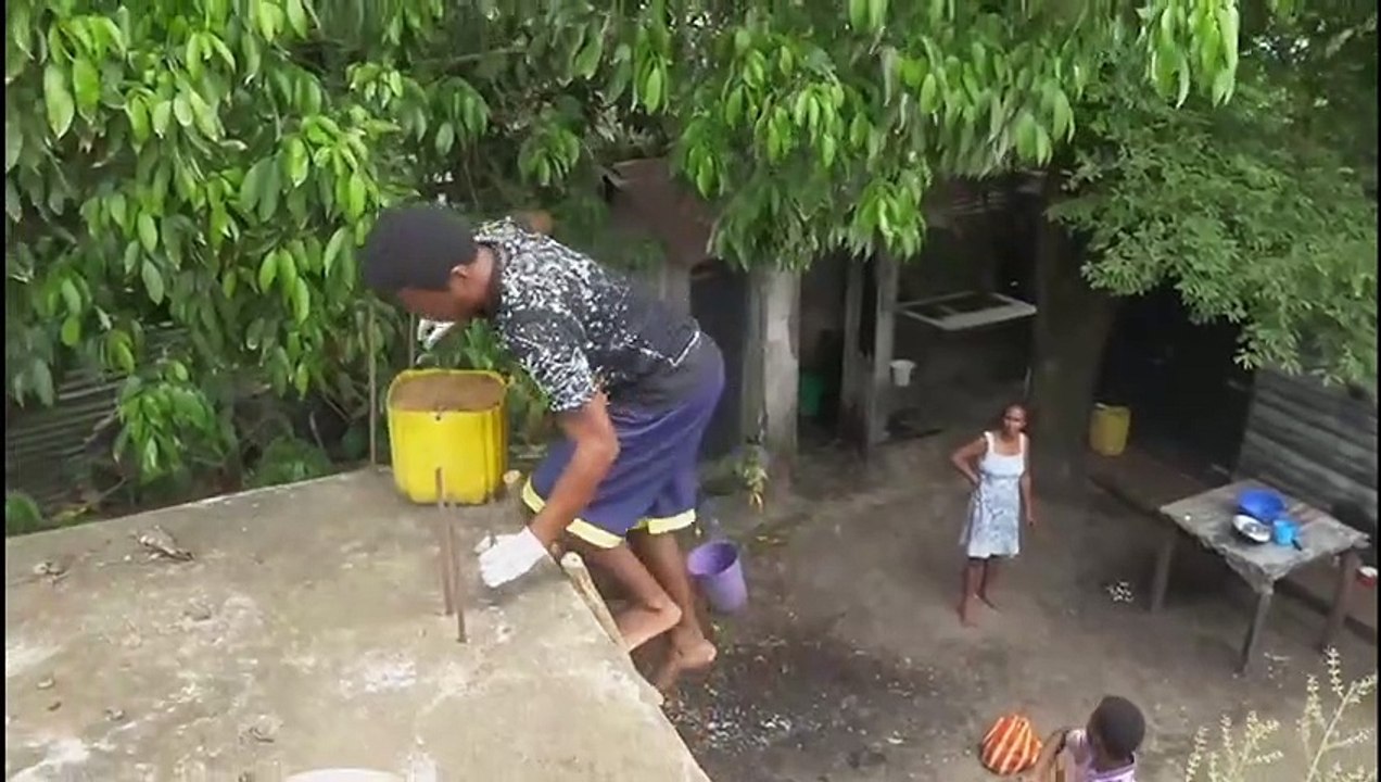 Heftige Winde und Regen - die Vorboten des Zyklons Batsirai, der bald in Madagaskar auf Land trifft