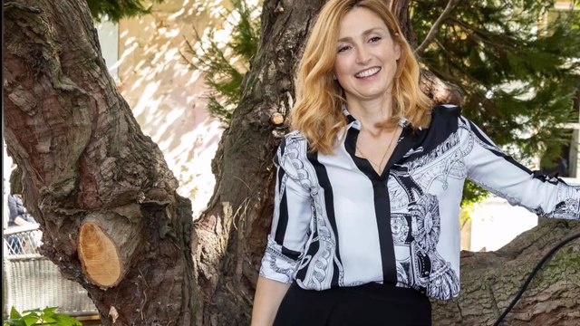 Covid-19 : Julie Gayet n'est pas épargnée...