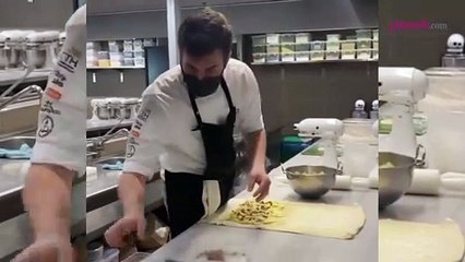 Kıvanç Tatlıtuğ mutfağa girdi, eşinden yorum gecikmedi