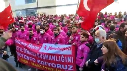 Yemeksepeti kuryeleri zam talepleri için 5’inci kez şirket genel merkezi önünde buluştu: "Sefalet ücreti istemiyoruz"