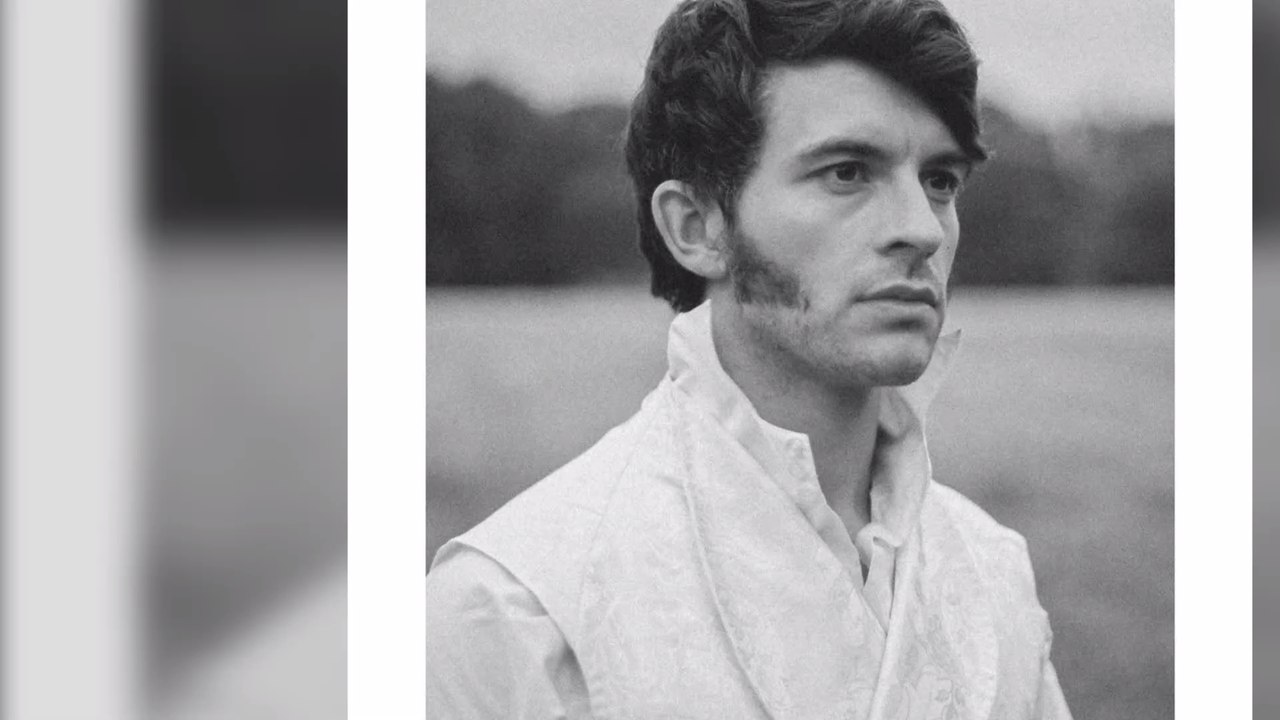 Phoebe Dynevor : la star de Netflix en couple ? Elle craque pour Pete Davidson !