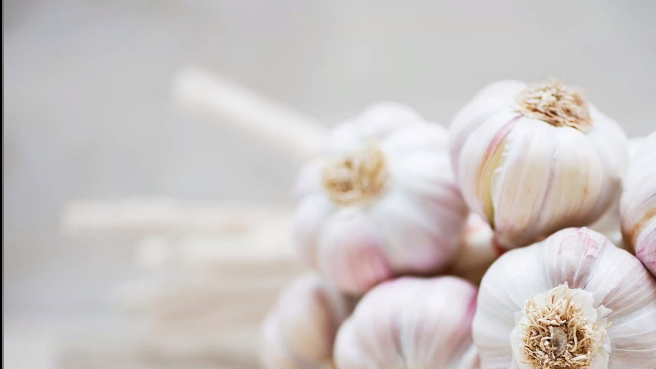 TikTok : Des gousses d’ail dans le nez pour vaincre son rhume, la nouvelle tendance inquiétante