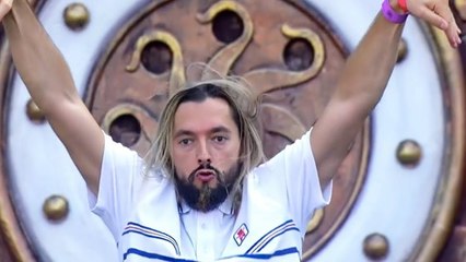 Watch - DJ’s Strange Dance Moves Cause Quite A Stir At Tomorrowland Festival