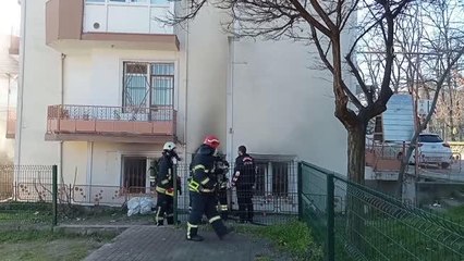 3 çocuğu, yanan evden komşuları kurtardı