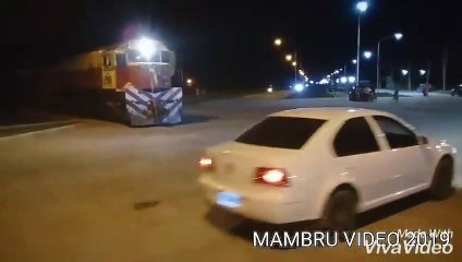 TREN CARGERO PASANDO POR PCIA DE LA PLAZA CHACO