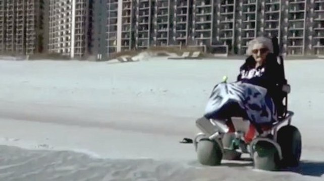 In 100 Years, She Had Never Seen The Ocean. Now, Her Dream Has Finally Come True.