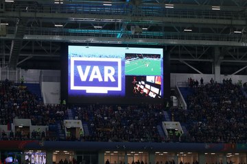 Peruvian Referee Uses Photographer As Improvised VAR