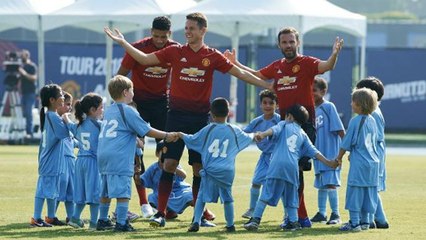 What Happens When Three Man U Players Face A Team Of 100 Kids?
