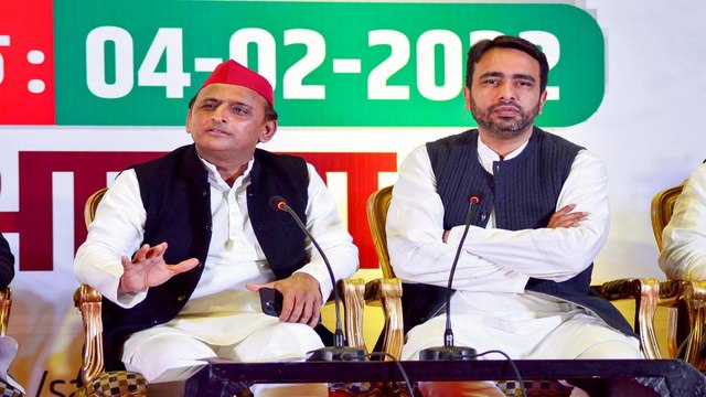 UP: Akhilesh-Jayant in Aligarh, questions BJP's schemes