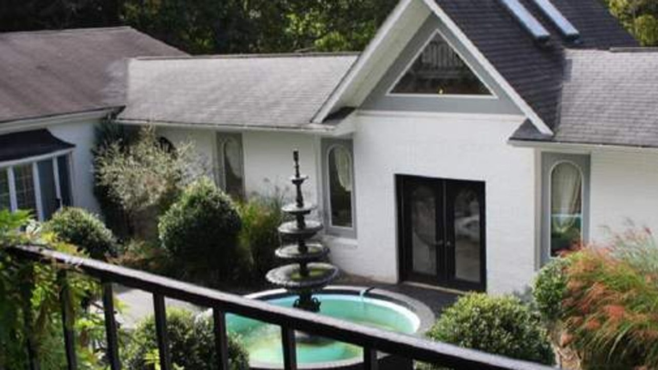 This Woman Was Outraged When She Was Punished For Writing A Negative Hotel Review