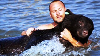 A Man Risked His Life To Save This Bear