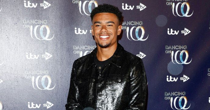 Wes Nelson Kisses Megan-Barton Hanson Lookalike!