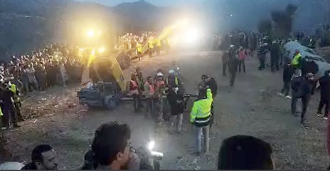 اللحظات الحاسمة.. رجال الإنقاذ بجانب الطفل ريان ويستعدون لإخراجه من البئر خلال دقائق